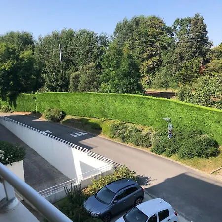 Dans Un Parc Residentiel Proche Lägenhet *