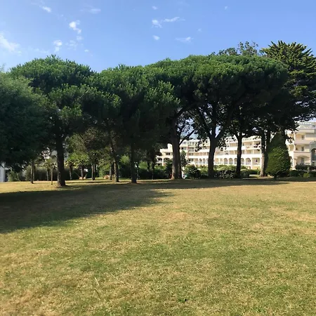Dans Un Parc Résidentiel Proche